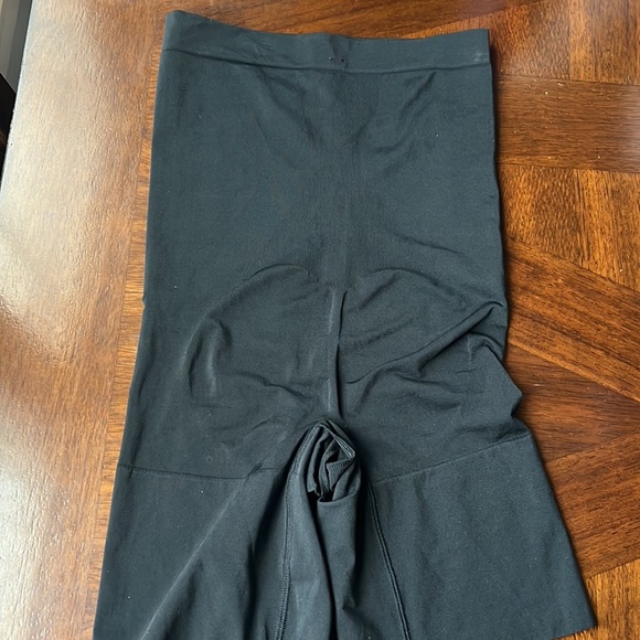 SPANX ONCORE HIGH WAIST MID-THIGH SHORT - Picture 6 of 14